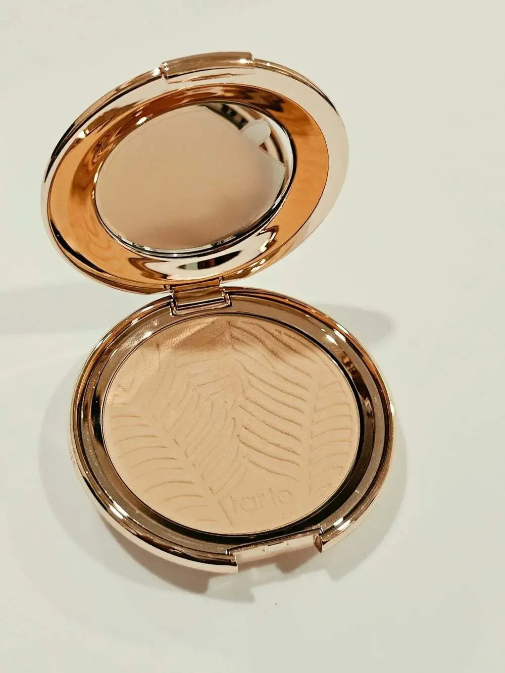 Amazonian clay 16-hour blurring powder foundation
